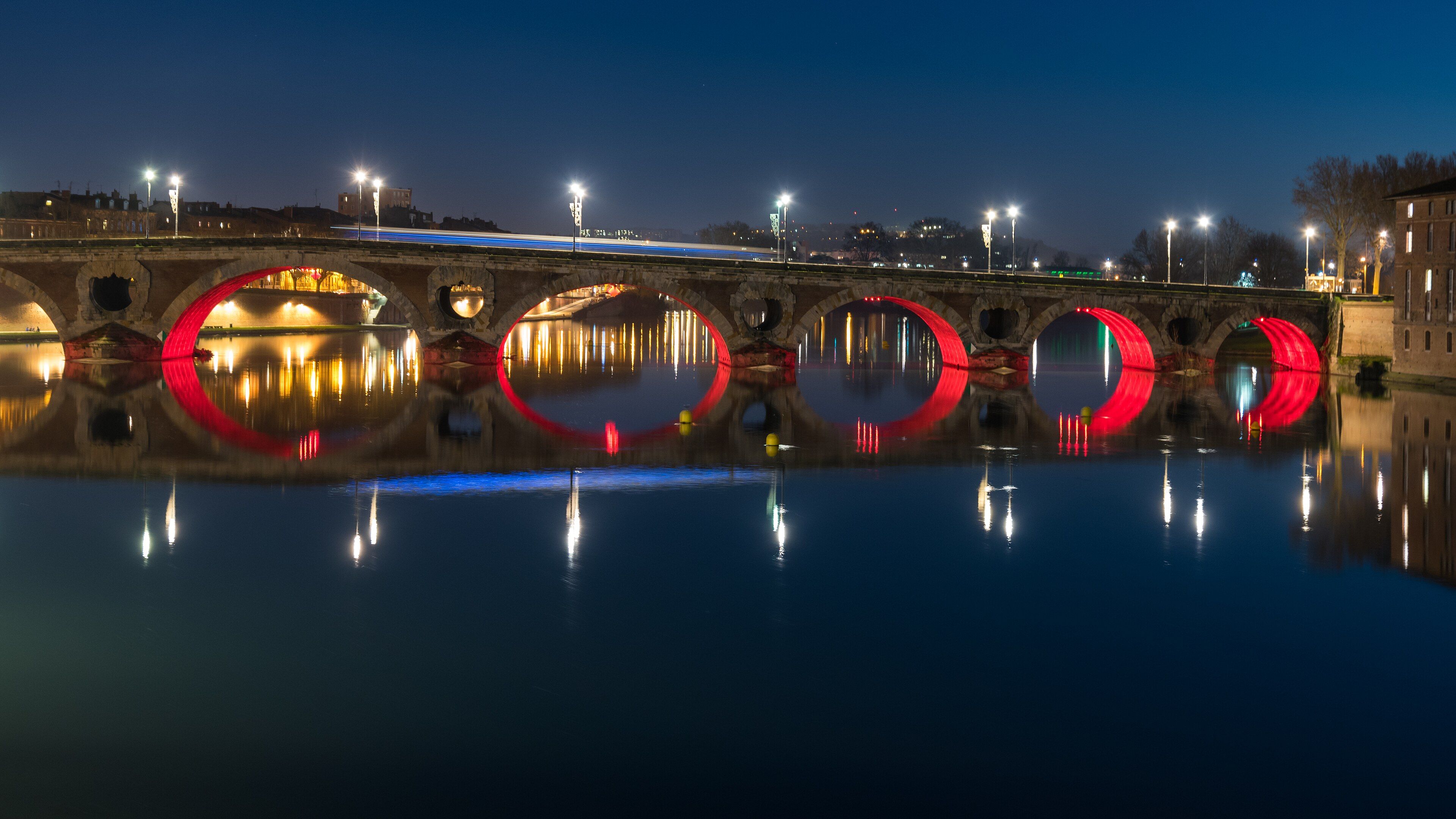 Le Pont-Neuf de Toulouse au crépuscule, en hiver